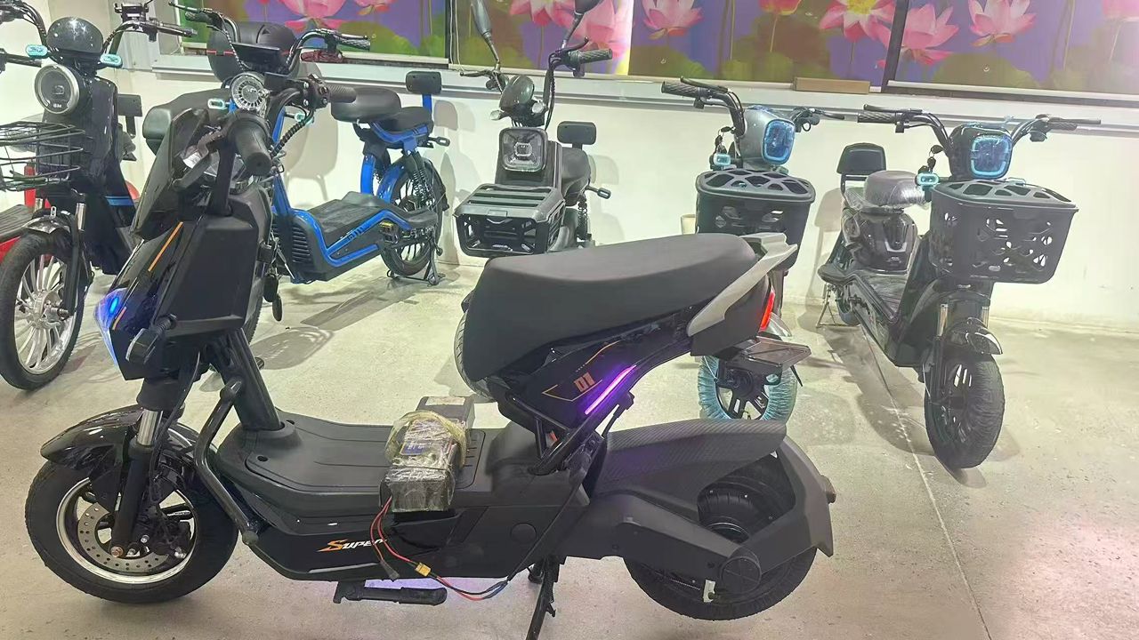 Black Ibukoni E-Bike